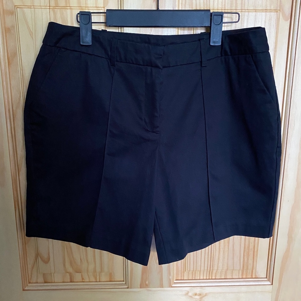 WOMANS WORTHINGTON MODERN FIT SHORTS DRESSY SIZE 8 BLACK